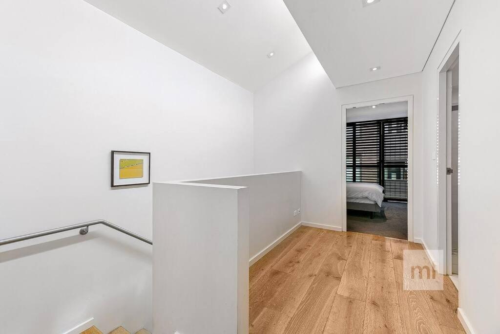 Comfort & Classic In Crows Nest Apartment