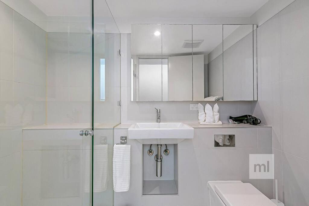 Comfort & Classic In Crows Nest Apartment